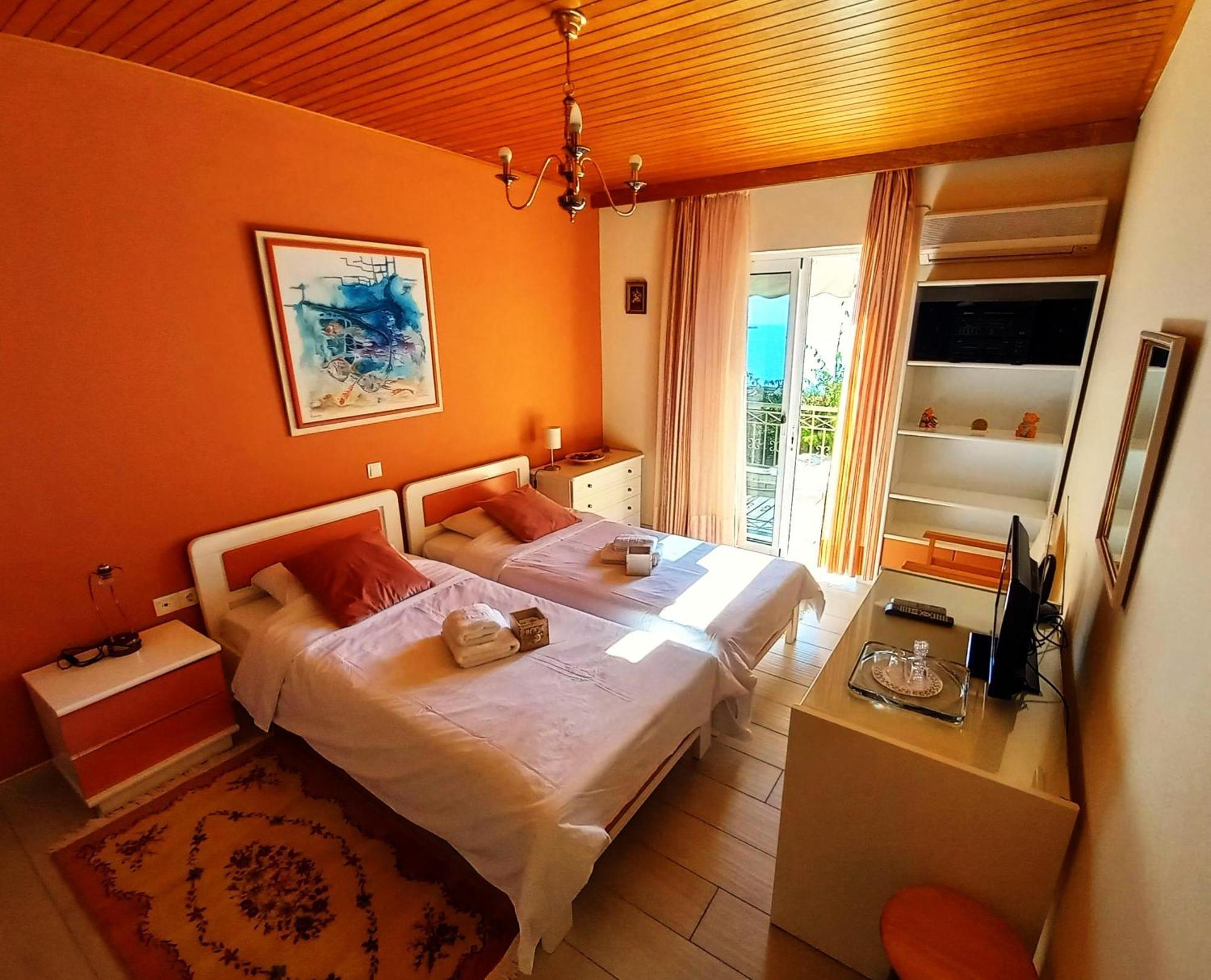 Villa "Eva" - Entire Beachfront Holiday Home - 4S Agia Marina (Attica) Exterior foto