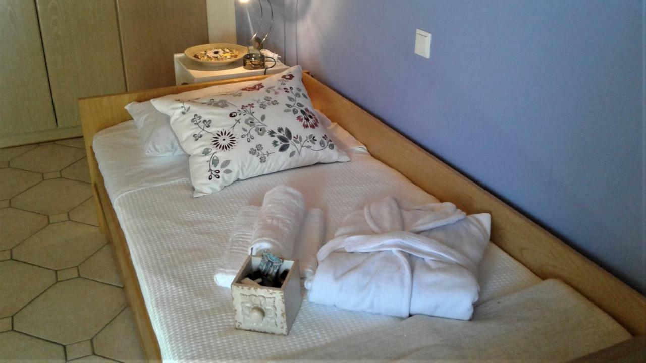 Villa "Eva" - Entire Beachfront Holiday Home - 4S Agia Marina (Attica) Exterior foto